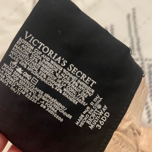 Victoria’s Secret Biofit multiway strapless bra (removable strap gone) 36DD‎ - Picture 4 of 5